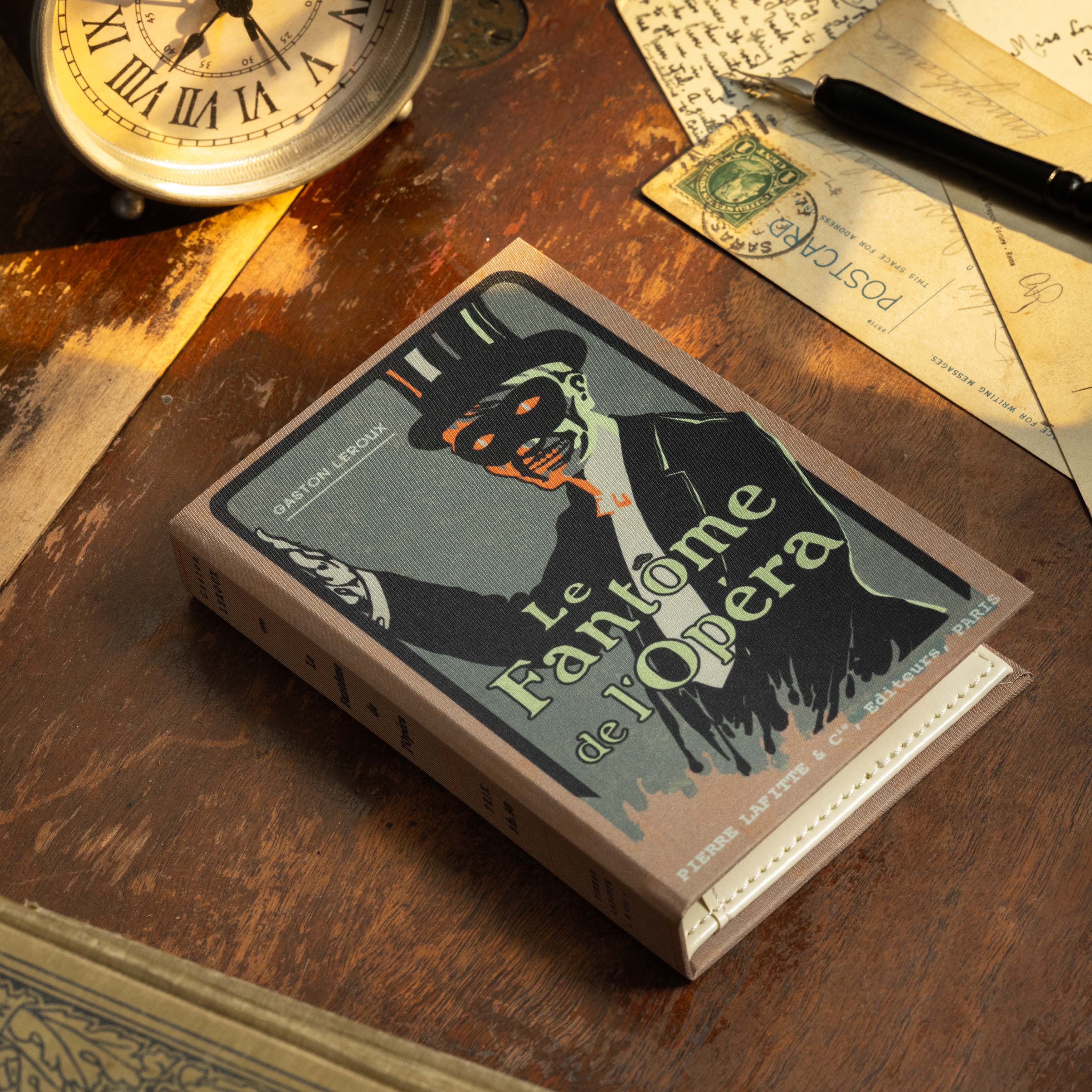 Image of 'Le Fantôme de l'Opéra' by Gaston Leroux 1910 (Phantom) Passport/Notebook Wallet - Novelbookstore.co