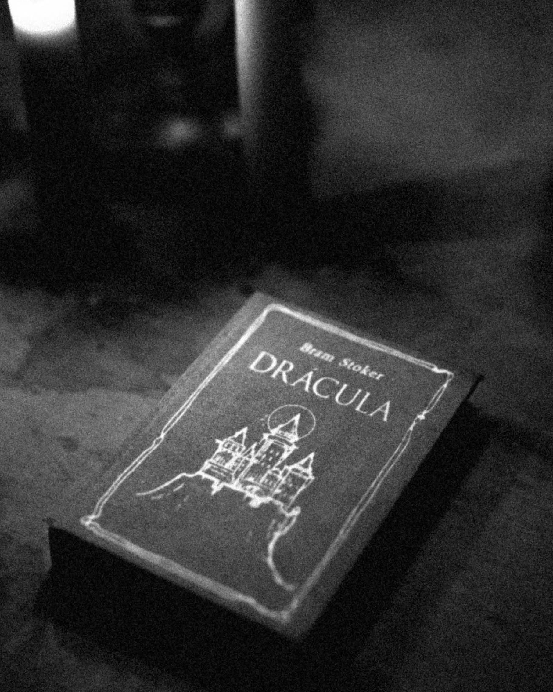 Image of Dracula by Bram Stoker 1897 Book Wallet - Novelbookstore.co
