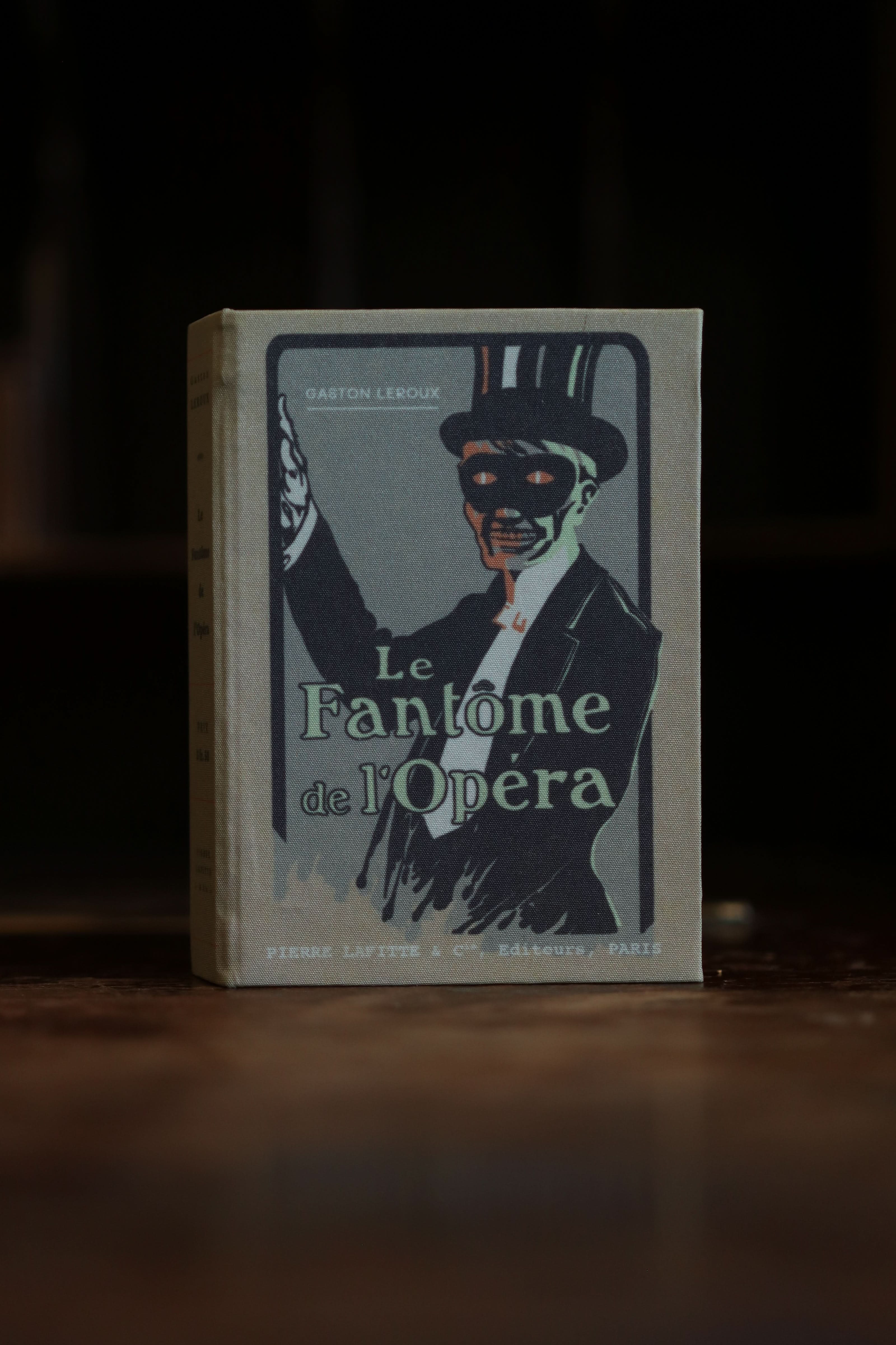 Image of Le Fantôme de l'Opéra by Gaston Leroux 1910 (Phantom of the Opera) Book Wallet - Novelbookstore.co