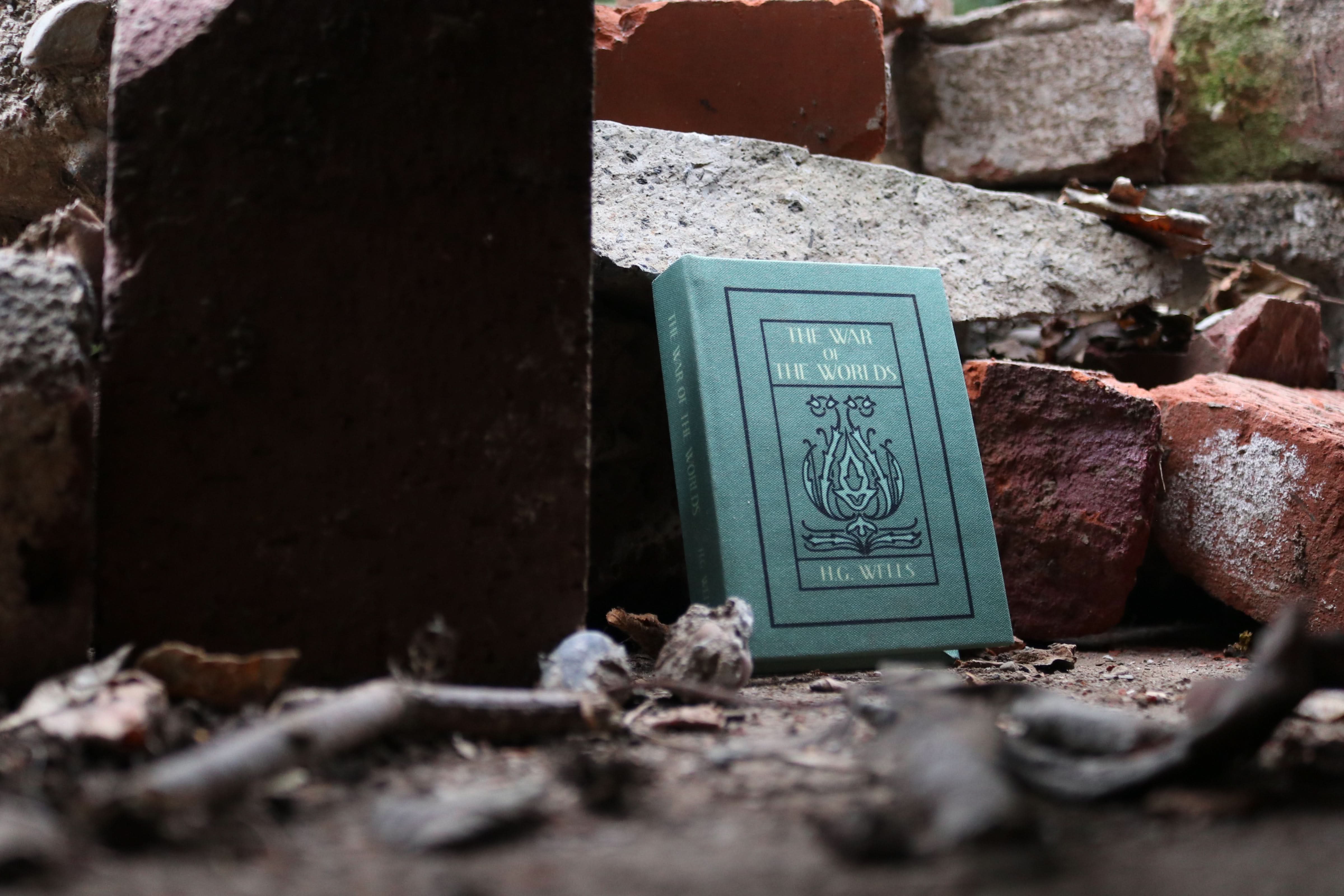 Image of The War of the Worlds by H.G. Wells 1898 Book Wallet - Novelbookstore.co